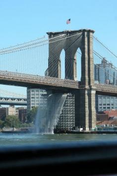 
                        
                            Brooklyn Bridge - New York City - New York - USA (von jbremer57)
                        
                    