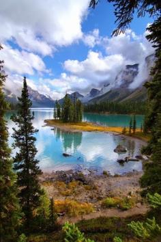 
                        
                            Maligne Lake, Jasper National Park, Alberta, Canada
                        
                    