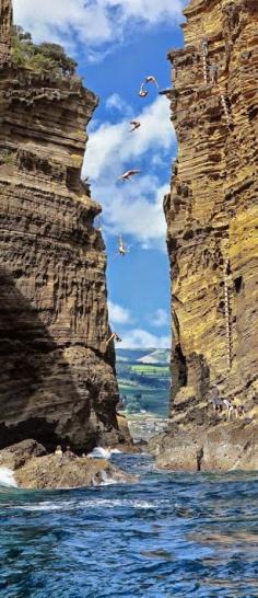 #Red_Bull #Cliff #Diving - #Azores - #Portugal﻿ en.directrooms.co...