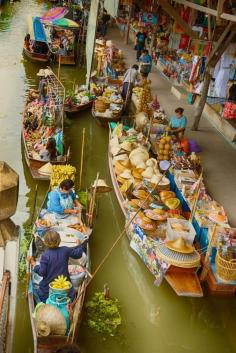 
                        
                            Damnoen Saduak Floating Market, Damnoen Saduak, Thailand
                        
                    