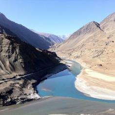 Nimmoo, Nimmoo, India - 2 color river Leh Ladakh