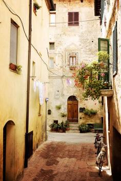 Tuscany, Italy (by Uoga Photography)