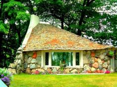 
                        
                            5 Real-Life Hobbit Houses You Can Stay In
                        
                    