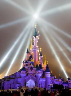 
                        
                            Ultimate guide for planning a Disneyland Paris vacation!
                        
                    