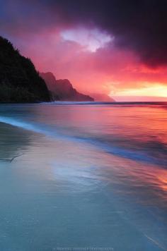 Extreme red sunset, Hawaii, Pacific Ocean.