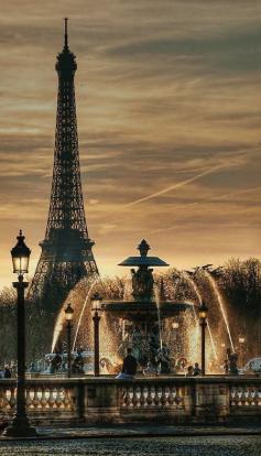 
                        
                            Eiffel Tower, Paris, France.
                        
                    