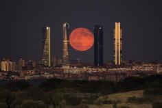 Summer moon I by Juan Carlos Cortina | denlArt