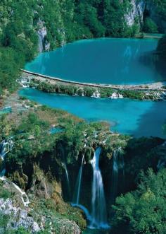 
                        
                            Plitvica lakes - Croatia.  16 beatiful blue lakes connected by 15 waterfalls of different  sizes
                        
                    