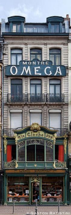 A la cloche d'Or, Rue des Manneliers, Lille, France