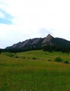 
                        
                            Flatiron Mountains in Boulder, Colorado (www.beautifulview...)
                        
                    