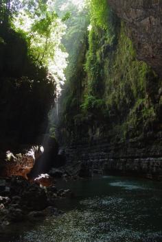 
                    
                        Green Canyon, Pangandaran, Indonesia
                    
                