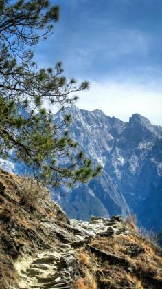 Tiger Leaping Gorge: the deepest river canyon in the world.