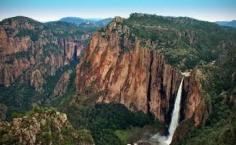 
                    
                        CASCADA DE BASASEACHI que en lengua raramuri significa "LA CASCADA o EL SITIO DEL COYOTE" EN EL ESTADO DE CHIHUAHUA MEXICO
                    
                