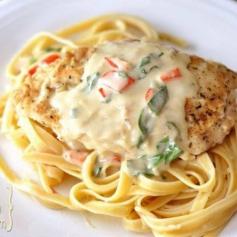 
                    
                        Tuscan Garlic Chicken Recipe | Key Ingredient  I'm so going to make this! This looks so yummy!
                    
                