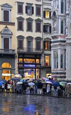
                    
                        Piazza del Duomo, Florence, Tuscany, Italy.
                    
                
