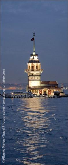 
                    
                        Kiz Kulesi Tower, Bosphorus Channel, Istanbul, Turkey - © Alberto Mateo Travel Photographer
                    
                
