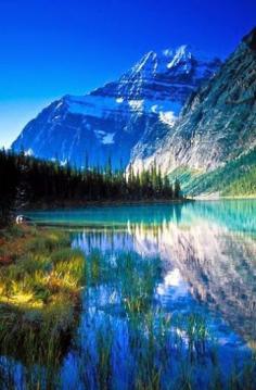 El lago Cavell, Parque Nacional Jasper, Canadá.