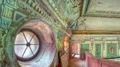 Incredible photos of secret abandoned palaces