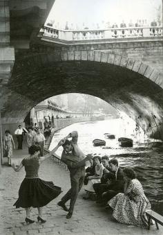 
                    
                        Sur les Quais, Paris, 1952
                    
                