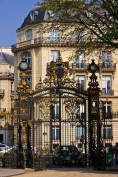 
                    
                        Entree van het Parc Monceau in Parijs (17e Arr.)
                    
                
