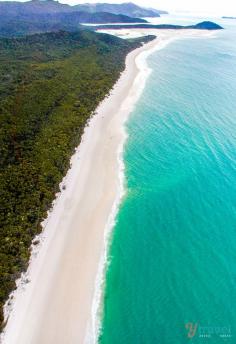 
                    
                        Whitehaven Beach, Whitsunday Islands, Queensland, Australia
                    
                