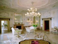 The Best Hotels in Italy: BAUERs Il Palazzo, Venice This hotel’s opulent, gothic-style facade teases passersby with a small glimpse of the grandeur that lies within. There are dripping Murano glass chandeliers hanging from trompe l'oeil ceilings, gilded mirrors set against silk-lined walls, 18th-century Venetian furnishings—no luxury has been spared here. Many of its 38 guest rooms and 34 suites offer panoramic vistas over the Grand Canal, where there’s a private dock