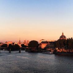 Seine at sunset. Photo courtesy of lavieannrose on Instagram.