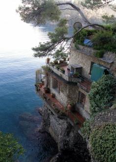 
                    
                        Sea Side Home, Cinque Terre, Italy
                    
                