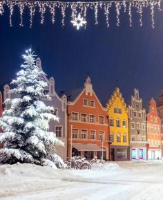 
                    
                        Christmas night in German town by Munich     |    25 Impressive photos of Christmas celebrations around the World. #17 Is Awesome!
                    
                