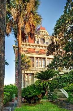 
                    
                        Wentworth Mansion, 149 Wentworth, Charleston, SC = home of Circa 1886. favorite restaurant in Charleston.
                    
                