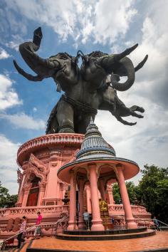 
                    
                        Giant elephants at the entrance to Erawan Museum in Bangkok, Thailand
                    
                