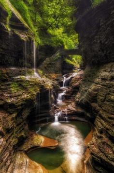 
                    
                        Rainbow Falls, Watkins Glen, New York - TOP 10 USA Waterfalls
                    
                