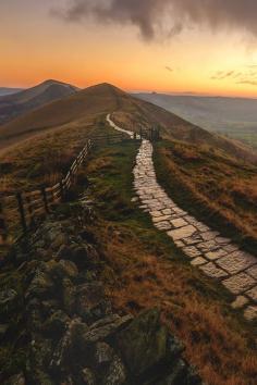 
                    
                        Pre-Dawn at Hollins Cross, Derbyshire Peaks | Flickr - Photo Sharing!
                    
                