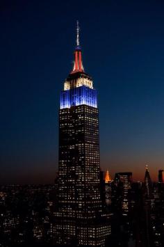 
                    
                        ifreakingloveroyals: “ @EmpireStateBldg: We welcome Their #Royal Highnesses The Duke & Duchess of Cambridge by sparkling in red, white & blue. #RoyalVisitUSA ”
                    
                