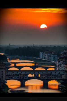 
                    
                        Beautiful Florence, view of The Ponte Vecchio on river Arno.
                    
                