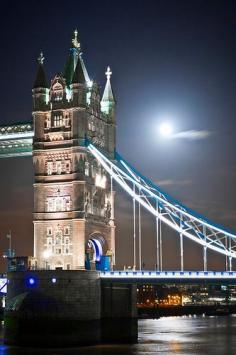 
                    
                        Glowing Tower Bridge by JoeyHelms Photography  | Flickr - Photo Sharing!
                    
                