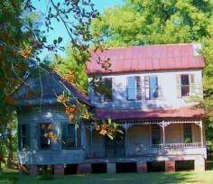 
                    
                        Old house at Keatchie, Louisiana.
                    
                