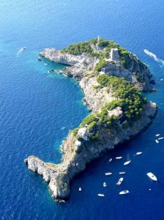 
                    
                        Li Galli Islands, Amalfi Coast ,  Italy （dolphin island ?）
                    
                