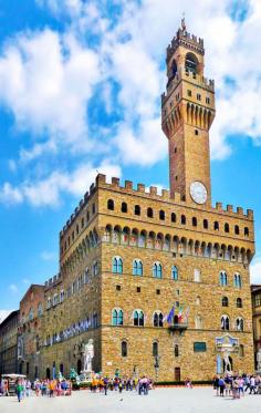 
                    
                        Panoramic view of famous Piazza della Signoria with Palazzo Vecchio in Florence, Tuscany, Italy   |   Amazing Photography Of Cities and Famous Landmarks From Around The World
                    
                
