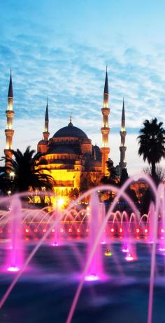 
                    
                        Beautiful View of Sultanahmet Mosque, Istanbul, Turkey   |   Top 11 Reasons to Visit Istanbul
                    
                