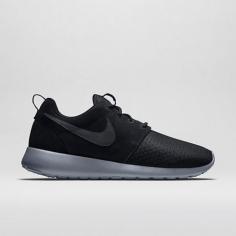 
                    
                        Keep feet warm with the Nike Roshe Winter shoe. Cushy mesh insulates effectively and dries quickly while an on-point black-to-gray design means you’ll be eager to lace 'em up and go for a spin. $85 at store.nike.com - See more at: vitamindaily.com/...
                    
                