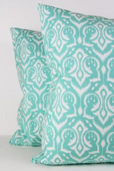 
                    
                        18x18 Pillow Cover Ikat Damask Pattern in Mint
                    
                