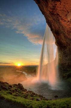 
                    
                        Fantastic Pictures from our Amazing World - Seljalandsfoss, Iceland
                    
                