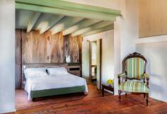 
                    
                        Prati Palai hotel Overview - Lombardy - Lake Garda - Italy - Smith hotels
                    
                