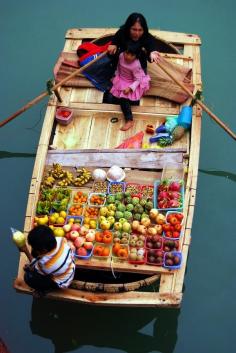 
                    
                        ღღ Floating Market in Cat Ba, Vietnam
                    
                