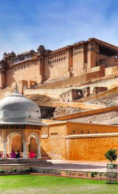 
                    
                        Beautifoul Amber Fort near Jaipur city in India. Rajasthan     |    20+ Amazing Photos of India, a Fascinating Travel Destination
                    
                