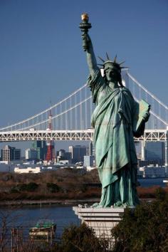 
                    
                        Copy of Statue of Liberty, Rainbow Bridge in the background, Odaiba, Tokyo. Image by Simon Richmond / Lonely Planet
                    
                