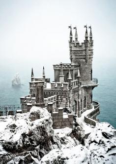 
                    
                        Swallow's Nest Castle, Yalta, Ukraine >>> Looks like I'm watching Game of Thrones when I see this photo. Stunning.
                    
                