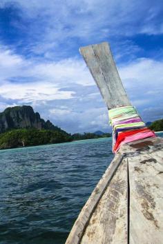 
                    
                        Sailing around beautiful Thai islands, a wonderful voyage of discovery.
                    
                