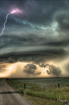 
                    
                        EWW... I can feel the mood. Would make an awesome date.  Photos of Thunder Storms by Sean R. Heavey
                    
                